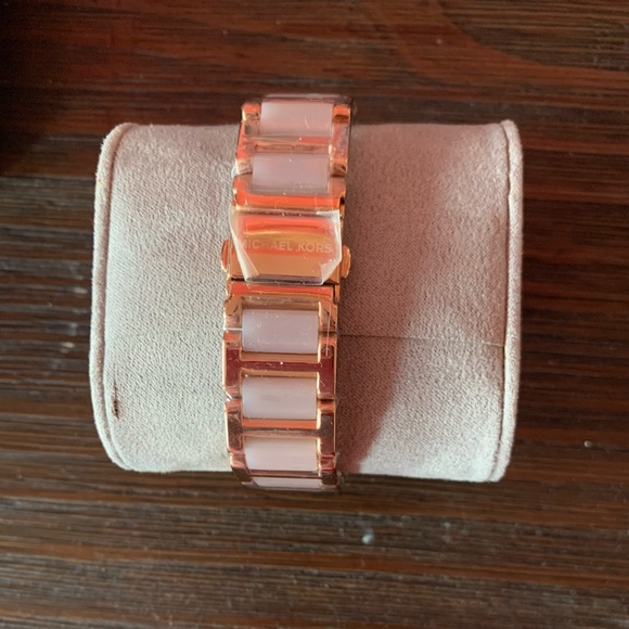 Michael Kors Watch - Picture 2 of 4